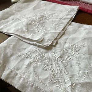 Lot of 2 vintage white cotton embroidery Madeira napkins 19”x19”